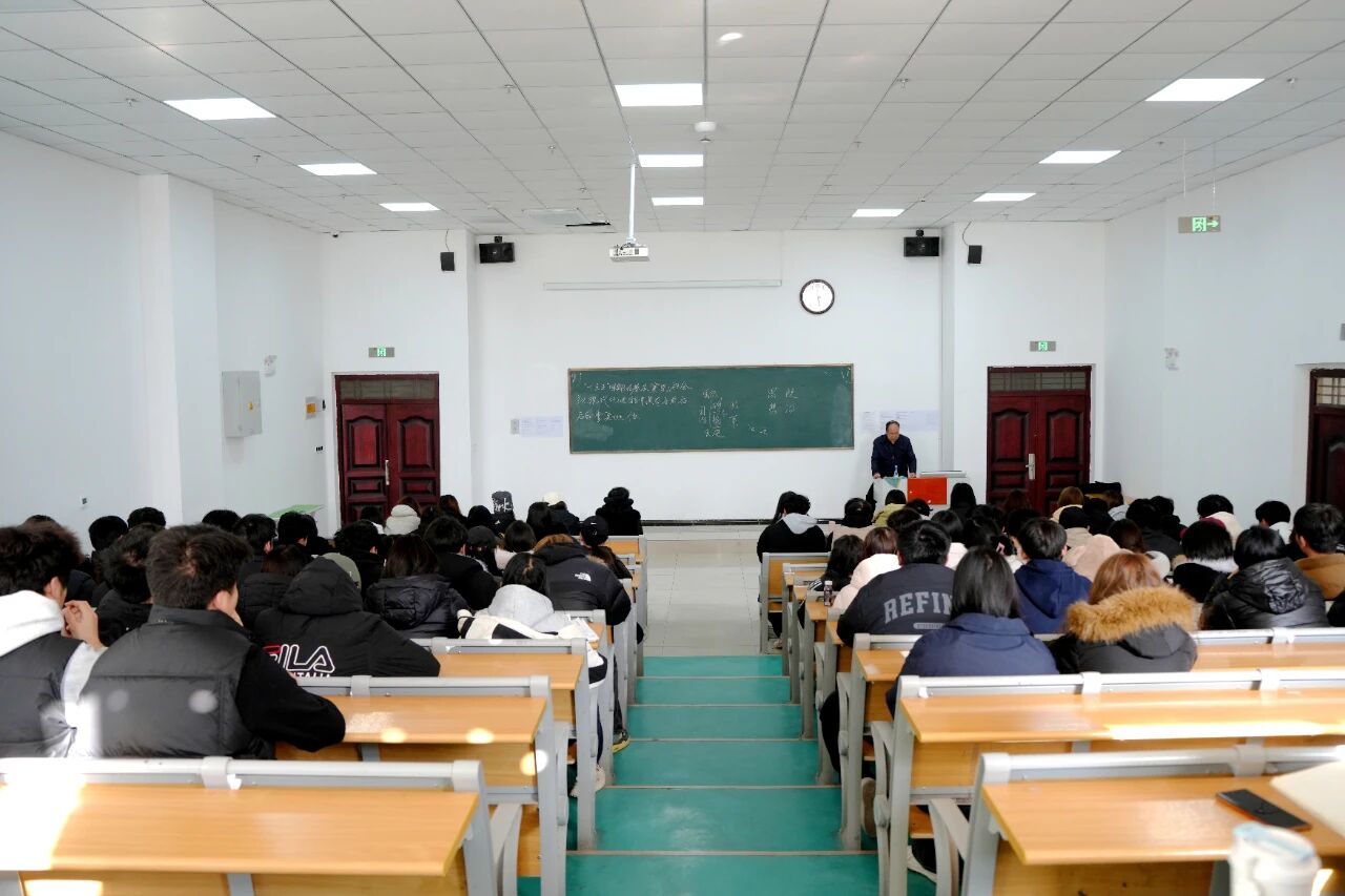 为成长领航 为强国聚力 | 校领导走上讲台为学生讲授&ldquo;形势与政策&rdquo;课